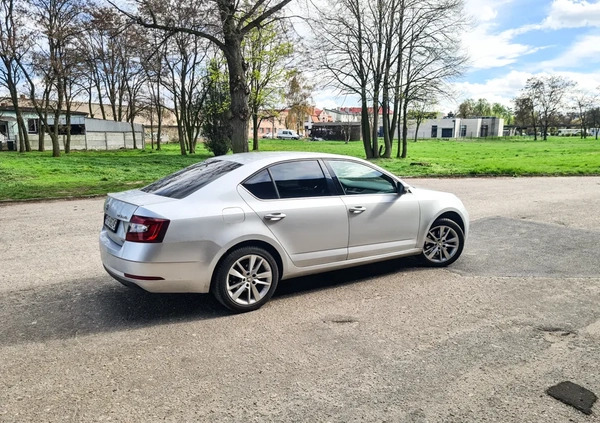 Skoda Octavia cena 47900 przebieg: 242000, rok produkcji 2017 z Krotoszyn małe 254